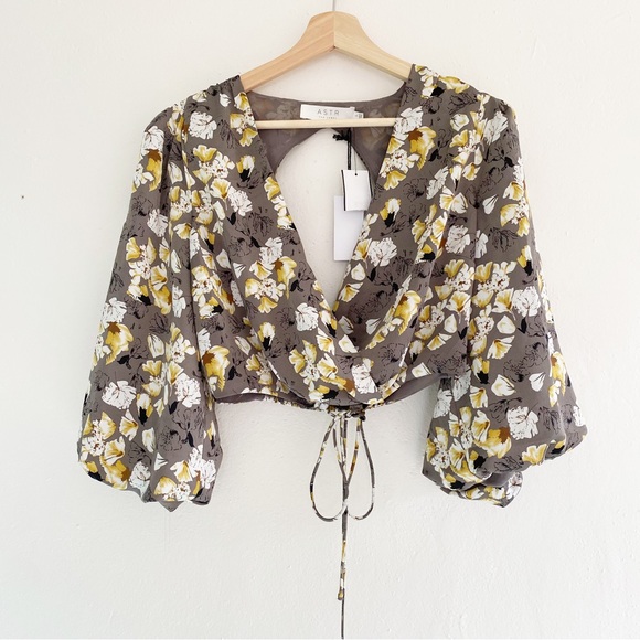 Astr Tops - ASTR Grey Yellow Floral Wrap Front Back Cutout Top Size Small NWT